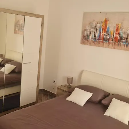 아파트 Lovmar 자다르