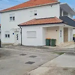 Apartman Lovmar *