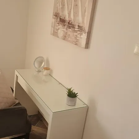 Lovmar アパート ザダル